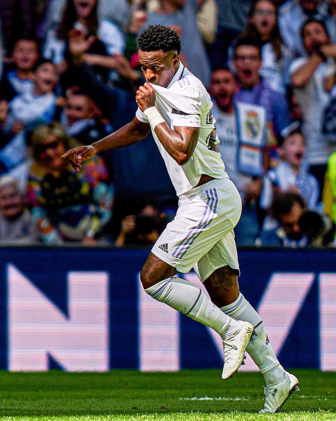 Bouleversement au Real Madrid : Mbappé arrive, Vinicius en danger ?